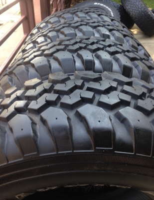 ยาง Mud Maxxis 265 75 16 ปี09 ดอกแทบไม่ได้ใช้ ไม่มีแตกลายงา ลงพื้นจริงปี12 ยาง Mud Maxxis 265 75 16 ปี09 ดอกแทบไม่ได้ใช้ ไม่มีแตกลายงา ลงพื้นจริงปี12