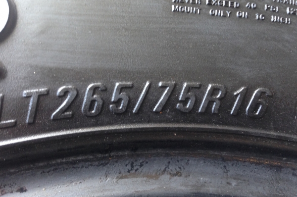 ยาง Mud Maxxis 265 75 16 ปี09 ดอกแทบไม่ได้ใช้ ไม่มีแตกลายงา ลงพื้นจริงปี12 ยาง Mud Maxxis 265 75 16 ปี09 ดอกแทบไม่ได้ใช้ ไม่มีแตกลายงา ลงพื้นจริงปี12