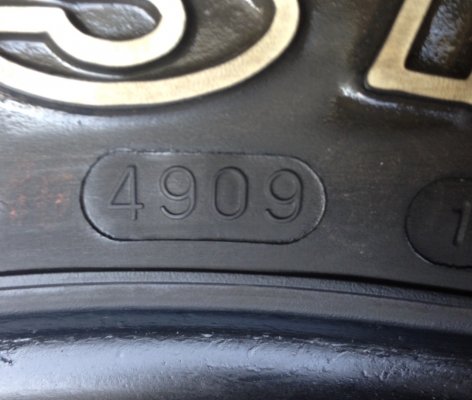 ยาง Mud Maxxis 265 75 16 ปี10 1คู่ สิ้นปี09 1คู่ ดอกคมๆ แทบไม่ได้ใช้ ไม่มีแตกลายงา ลงพื้นจริงปี12 ยาง Mud Maxxis 265 75 16 ปี10 1คู่ สิ้นปี09 1คู่ ดอกคมๆ แทบไม่ได้ใช้ ไม่มีแตกลายงา ลงพื้นจริงปี12