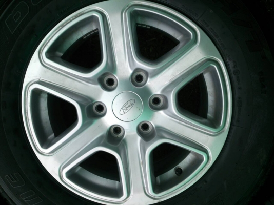 ขายแม็ก Ford 6รูขอบ17 พร้อมยาง 265/65R17 ยางปี12 ดอกยางหนา สวยๆ จำนวน 1 ชุด