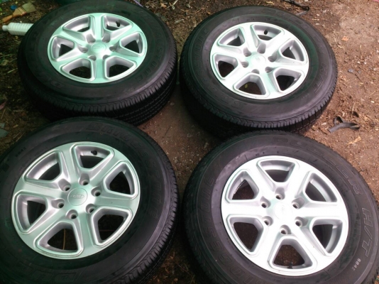 ขายแม็ก Ford 6รูขอบ17 พร้อมยาง 265/65R17 ยางปี12 ดอกยางหนา สวยๆ จำนวน 1 ชุด