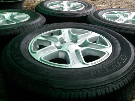 ขายแม็ก Ford 6รูขอบ17 พร้อมยาง 265/65R17 ยางปี12 ดอกยางหนา สวยๆ จำนวน 1 ชุด