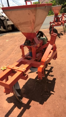 ยกร่อง หยอดปุ๋ย ยกร่อง หยอดปุ๋ย