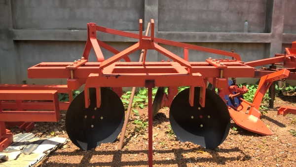 ยกร่อง หยอดปุ๋ย ยกร่อง หยอดปุ๋ย