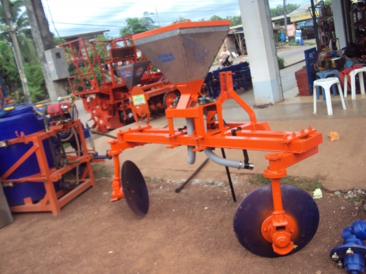 ยกร่อง หยอดปุ๋ย ยกร่อง หยอดปุ๋ย