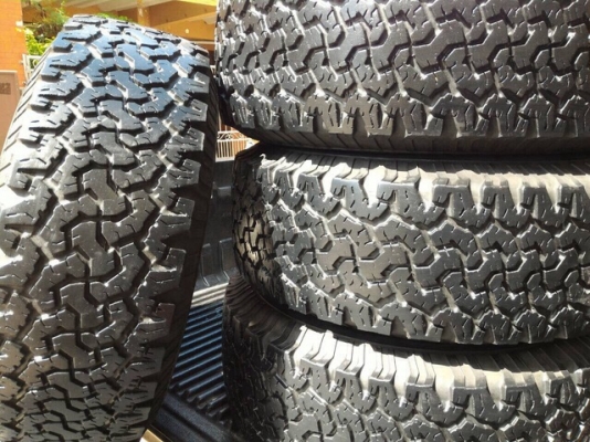 ขายล้อกล้วย  6 รู  8 x 16  พร้อมยาง  BF