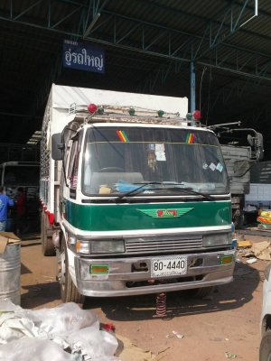 สิบล้อกระบะบรรทุก ล่องราคาถูก สิบล้อกระบะบรรทุก ล่องราคาถูก