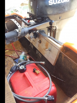 ขายเรือ 12.5ฟุตพร้อมเครื่องและชุดถังน้ำมันพร้อมเทเลอ 80000 บาท