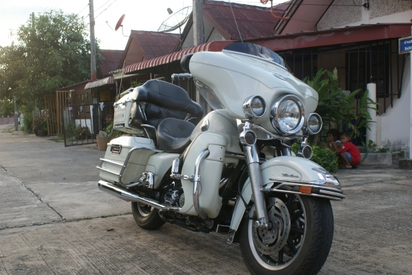 ขาย HARLEY-DAVIDSON รุ่น ULTRACLASSIC ERECTRA GLIDE ปี 2002 รถสีขาวเดิมๆจากโรงงาน รถสภาพสวย สมบูรณ์ ทะเบียนพร้อมโอน ราคา 640,000 บาท