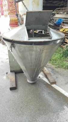 ======= Sold Out =======   ไซโรผสมอาหารถังสแตนเลส Made in Denmark มีระบบไฮดรอลิคและคอนโทรลขึ้นลงออโต้ สภาพสวย โทร 089-2499-123 นครปฐม