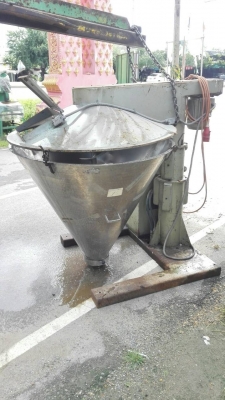 ======= Sold Out =======   ไซโรผสมอาหารถังสแตนเลส Made in Denmark มีระบบไฮดรอลิคและคอนโทรลขึ้นลงออโต้ สภาพสวย โทร 089-2499-123 นครปฐม