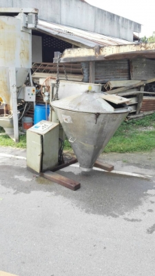 ======= Sold Out =======   ไซโรผสมอาหารถังสแตนเลส Made in Denmark มีระบบไฮดรอลิคและคอนโทรลขึ้นลงออโต้ สภาพสวย โทร 089-2499-123 นครปฐม