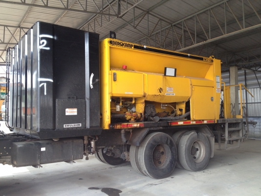 ขาย เครื่องจักรลาดยาง 2008 Used Bergkamp M310 Slurry Seal And Micro Surfacing Paver