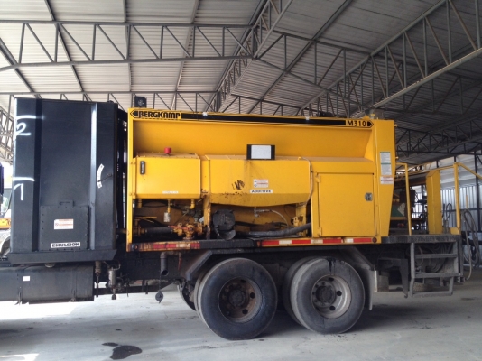 ขาย เครื่องจักรลาดยาง 2008 Used Bergkamp M310 Slurry Seal And Micro Surfacing Paver