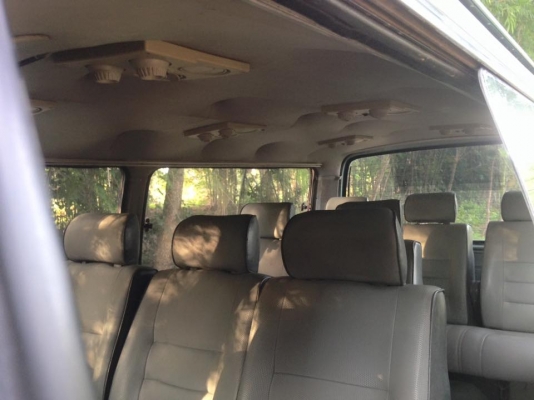 ขายครับรถตู้  ตีเทอนเข้ามา  หัวจรวดปี35 เครื่องเดิม 2L 2500  รถสวยสีสันสดใสทั้งคัน  รถพร้อมใช้งาน  เครื่องดี   ภายในสะอาด  แอร์ต้องเช้ดนิดหน่อย   พวงมาลัยธรรมดา     ราคา90000  ต่อรอง