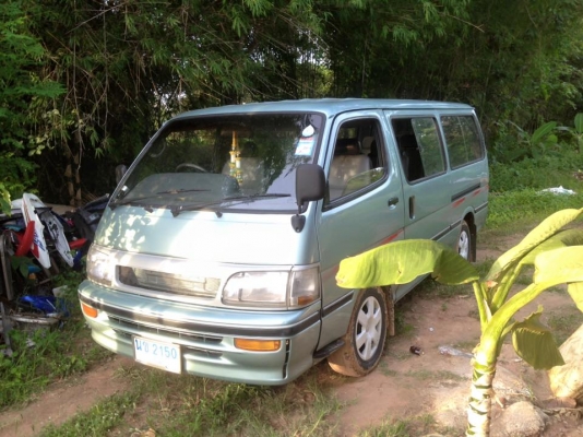 ขายครับรถตู้  ตีเทอนเข้ามา  หัวจรวดปี35 เครื่องเดิม 2L 2500  รถสวยสีสันสดใสทั้งคัน  รถพร้อมใช้งาน  เครื่องดี   ภายในสะอาด  แอร์ต้องเช้ดนิดหน่อย   พวงมาลัยธรรมดา     ราคา90000  ต่อรอง