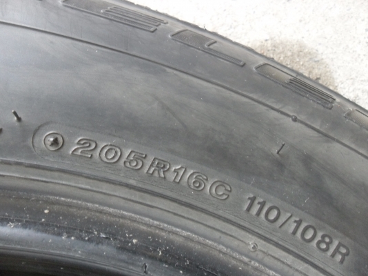 ยาง BRIDGESTONE 205R16ปี12 สวยๆ 4 เส้น ราคา 2500 บาท
