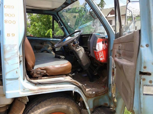 ขายครับ4ล้อกลาง 88แรง เกียรสั้นปี36 เดิมบางงาม เครื่องผ่าน คัสชีใสเลย บ่มีที่ติ หัวประตูซ้ายต้องเคาะ ยาว3 เมตร ยาง700 รถประมูลเอกสารต้องรอ นิดหน่อย ราคา185000 สนใจ0930693225 ที่ยุ สุวรรณภูมิ ร้อยเอ็ด