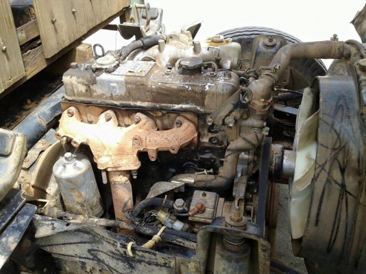 ขายครับ4ล้อกลาง 88แรง เกียรสั้นปี36 เดิมบางงาม เครื่องผ่าน คัสชีใสเลย บ่มีที่ติ หัวประตูซ้ายต้องเคาะ ยาว3 เมตร ยาง700 รถประมูลเอกสารต้องรอ นิดหน่อย ราคา185000 สนใจ0930693225 ที่ยุ สุวรรณภูมิ ร้อยเอ็ด