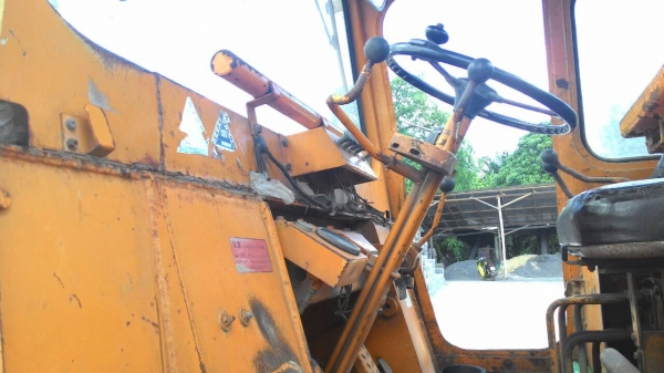 ขายรถตักล้อยาง komatsu jh30 มีเก๋ง ราคา 260000