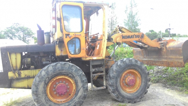 ขายรถตักล้อยาง komatsu jh30 มีเก๋ง ราคา 260000