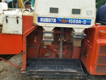 รถเกี่ยวข้าว นวดข้าว แบบนั่งขับ KUBOTA: RX 1550 ใช้งานได้ 2 ระบบ เกี่ยวได้ มัดฟางได้ เครื่องดีเซล 3 สูบ รถเกี่ยวข้าว นวดข้าว แบบนั่งขับ KUBOTA: RX 1550 ใช้งานได้ 2 ระบบ เกี่ยวได้ มัดฟางได้ เครื่องดีเซล 3 สูบ