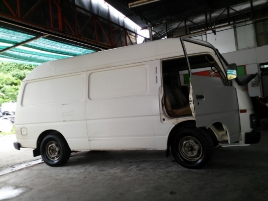 รถตู้ทึบ Nissan Urvan หลังคาสูง 2300cc ดีเซล แรงๆ นิ่มๆ