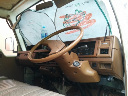 รถตู้ทึบ Nissan Urvan หลังคาสูง 2300cc ดีเซล แรงๆ นิ่มๆ