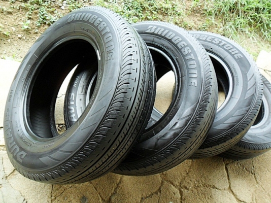 ยางกระบะขอบ15 บริดสโตน205-70-R15ลงพื้นปลายปี13 (4เส้น 3,400บ)