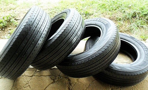 ยางกระบะขอบ15 บริดสโตน205-70-R15ลงพื้นปลายปี13 (4เส้น 3,400บ) ยางกระบะขอบ15 บริดสโตน205-70-R15ลงพื้นปลายปี13 (4เส้น 3,400บ)