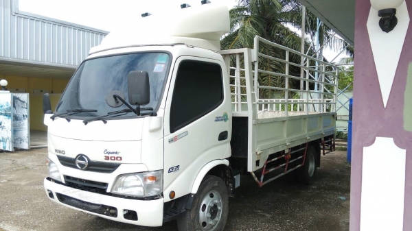 รถฮีโน่ 6 ล้อ ทูโถ้ 150 แรงม้า. ปี 56 ( รถวิ่ง 2,xxx กม. )     สนใจติดต่อ  081 - 6079515