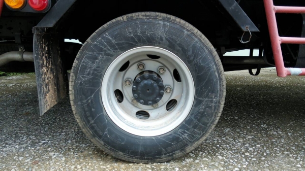 รถฮีโน่ 6 ล้อ ทูโถ้ 150 แรงม้า. ปี 56 ( รถวิ่ง 2,xxx กม. )     สนใจติดต่อ  081 - 6079515