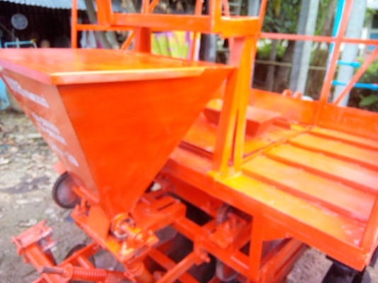 หางปลูกอ้อย45-70แรง พร้อมใช้ใหม่มาก ถังปุ๋ยแสตนเลส ใช้งานแค่ปีเดียวครับ