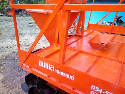 หางปลูกอ้อย45-70แรง พร้อมใช้ใหม่มาก ถังปุ๋ยแสตนเลส ใช้งานแค่ปีเดียวครับ