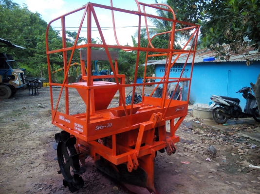 หางปลูกอ้อย45-70แรง พร้อมใช้ใหม่มาก ถังปุ๋ยแสตนเลส ใช้งานแค่ปีเดียวครับ