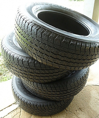 ยางกระบะสูงขอบ17 บริดสโตน 255-65-R17ลงพื้นปลายปี13 (4เส้น4,500บ)