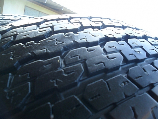 ยางกระบะสูงขอบ17 บริดสโตน 255-65-R17ลงพื้นปลายปี13 (4เส้น4,500บ)