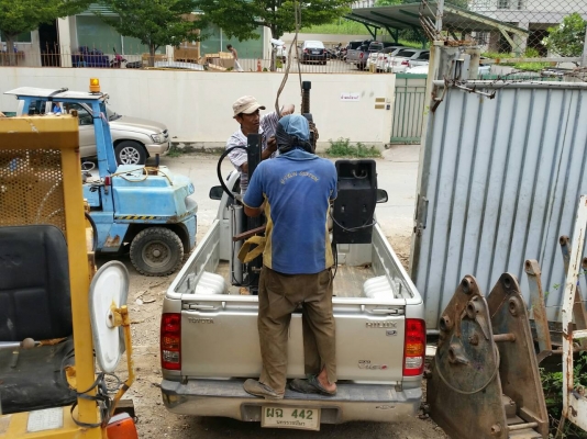 ขณะนี้ tractor-backhoe ได้ส่งเครื่องถอดยาง ขึ้นรถเรียบร้อยแล้ว คาดว่าถึงโคราชแล้วครับ ขณะนี้ tractor-backhoe ได้ส่งเครื่องถอดยาง ขึ้นรถเรียบร้อยแล้ว คาดว่าถึงโคราชแล้วครับ