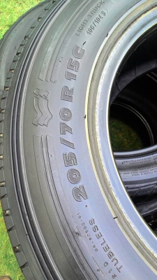 205/70R15 MINCHELIN VANPIX มี 2 เส้น tel.081-427-3941