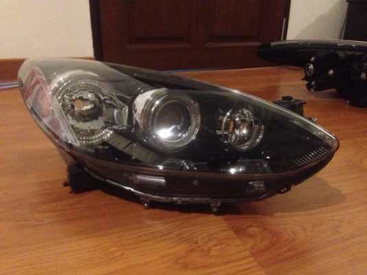 ไฟหน้า Mazda 2