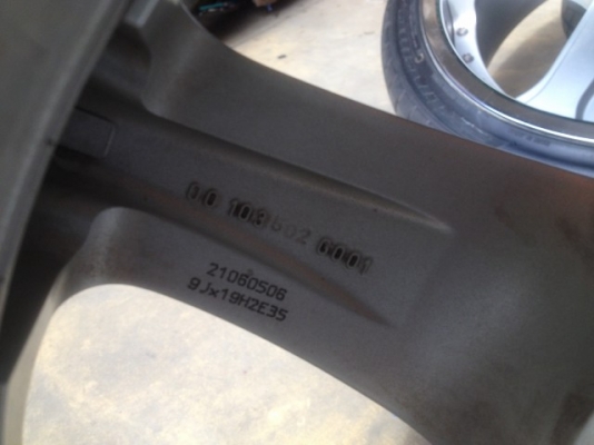 ล้อเเท้ OZ ITALY ใส่เบ้นขอบ19หน้า8หลัง9อ๊อฟ35 5รู112เก่าญี่ปุ่นแท้สภาพสวย ล้อเเท้ OZ ITALY ใส่เบ้นขอบ19หน้า8หลัง9อ๊อฟ35 5รู112เก่าญี่ปุ่นแท้สภาพสวย