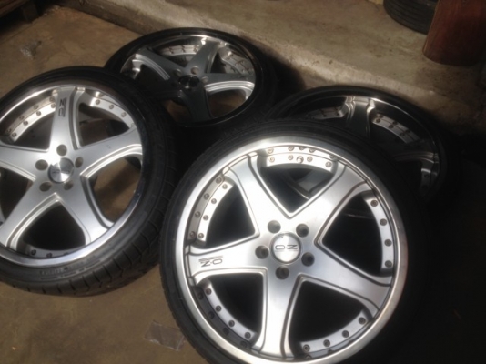 ล้อเเท้ OZ ITALY ใส่เบ้นขอบ19หน้า8หลัง9อ๊อฟ35 5รู112เก่าญี่ปุ่นแท้สภาพสวย ล้อเเท้ OZ ITALY ใส่เบ้นขอบ19หน้า8หลัง9อ๊อฟ35 5รู112เก่าญี่ปุ่นแท้สภาพสวย