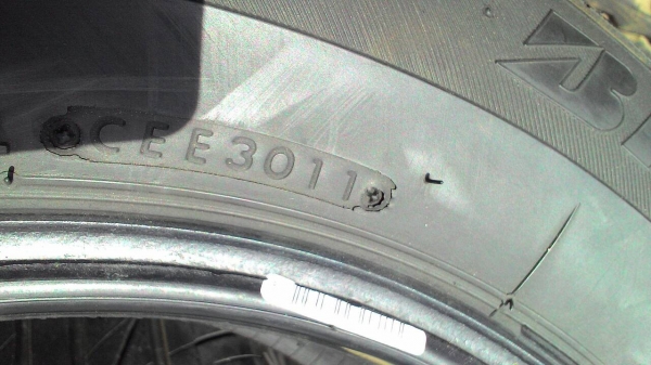 205/65R15 BRIDGESTONE มี 3 เส้น tel.081-427-3941 205/65R15 BRIDGESTONE มี 3 เส้น tel.081-427-3941