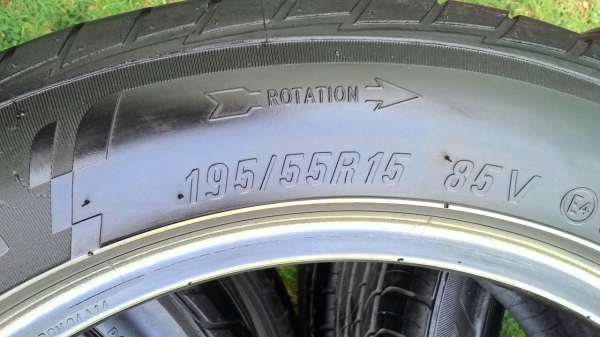 195/55R15 MAXXIS VICTRA I-PRO ปี2013 มี 2 เส้น tel.081-427-3941 195/55R15 MAXXIS VICTRA I-PRO ปี2013 มี 2 เส้น tel.081-427-3941