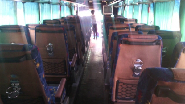 ขายรถบัสปรับอากาศ 2 คัน ราพิเศษ โทร 091-214-9569-ยี่