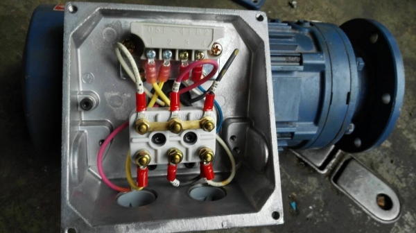 ===== Sold Out!! ===== มอเตอร์เกียร์ Sumitomo Cyclo Drive 1/4 HP. แบบหน้าแปลน อัตราทด 1:8 เป็นของใหม่ ไม่เคยใช้งาน โทร 089-2499-123 นครปฐม