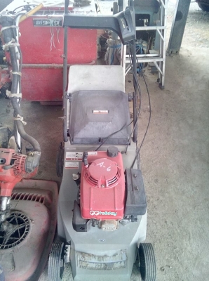 ขายรถตัดหญ้ามีกล่องเก็บ เก่าญี่ปุ่น