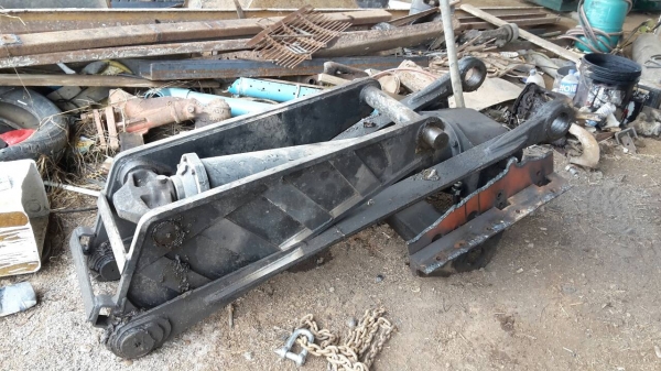 ขายหางพ่วงดัมพ์ 3 เพลา อู่ศร๊สวัสดิ์ปี 2556 พร้อมชุดถังดัมพ์ของรถ 10 ล้ออุปกรณ์ครบชุด ราคา 750000