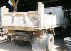 HINO FD 195 HP HO6C-TURBO หกล้อดั๊มพ์ กระบะดั๊มพ์เหล็ก 6 ตันความยาว 3.60 เมตรสภาพดีสวยพร้อมบรรทุกพร้อมใช้งานได้เลย เครื่องยนต์แรงดีเดิมๆไม่มีเยิ้ม ภายในเก๋งคอนโซลครบพร้อม พวงมาลัยเพาเวอร์ ระบบเบรคทริ๊ปฟี้ครบครัน ช่วงล่างใหญ่แน่นดีคัชซีไม่มีบวม ยาง 8.25 ขอ