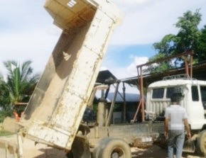 HINO FD 195 HP HO6C-TURBO หกล้อดั๊มพ์ กระบะดั๊มพ์เหล็ก 6 ตันความยาว 3.60 เมตรสภาพดีสวยพร้อมบรรทุกพร้อมใช้งานได้เลย เครื่องยนต์แรงดีเดิมๆไม่มีเยิ้ม ภายในเก๋งคอนโซลครบพร้อม พวงมาลัยเพาเวอร์ ระบบเบรคทริ๊ปฟี้ครบครัน ช่วงล่างใหญ่แน่นดีคัชซีไม่มีบวม ยาง 8.25 ขอ HINO FD 195 HP HO6C-TURBO หกล้อดั๊มพ์ กระบะดั๊มพ์เหล็ก 6 ตันความยาว 3.60 เมตรสภาพดีสวยพร้อมบรรทุกพร้อมใช้งานได้เลย เครื่องยนต์แรงดีเดิมๆไม่มีเยิ้ม ภายในเก๋งคอนโซลครบพร้อม พวงมาลัยเพาเวอร์ ระบบเบรคทริ๊ปฟี้ครบครัน ช่วงล่างใหญ่แน่นดีคัชซีไม่มีบวม ยาง 8.25 ขอ